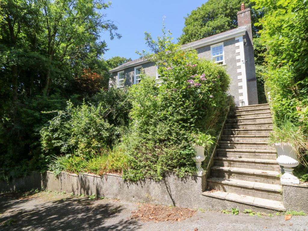 Ty Caredig, Swansea