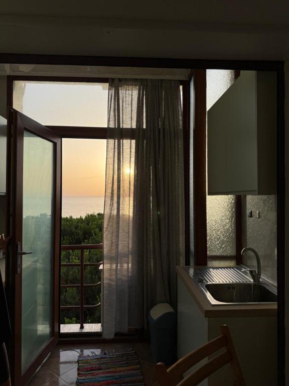 Seaview Apartment Golemi, Golem