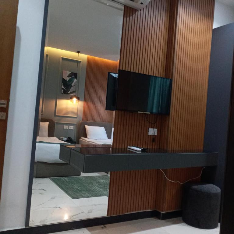 Shared lounge/TV area