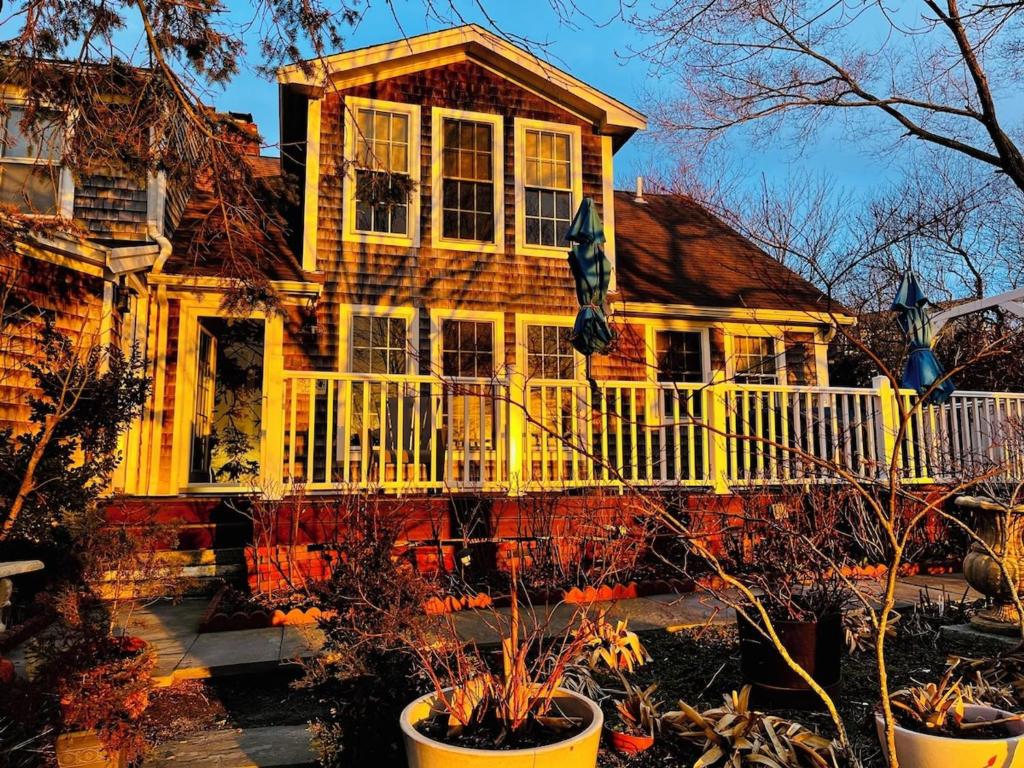 5 star 1,550 SF - The Gale Force Farmhouse at Telegraph Hill - Modern, Renovated, Provincetown