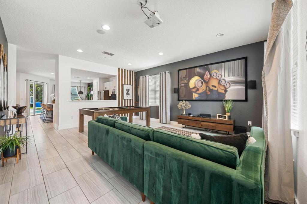 Contemporary 6 Bdrm Home with Private Spa in Encore, Orlando