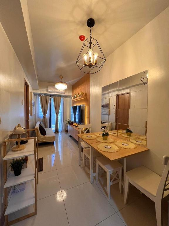 MISHAAL CITY STAYS AT SHORE 3 RESIDENCES- Mall of Asia Complex, Manila