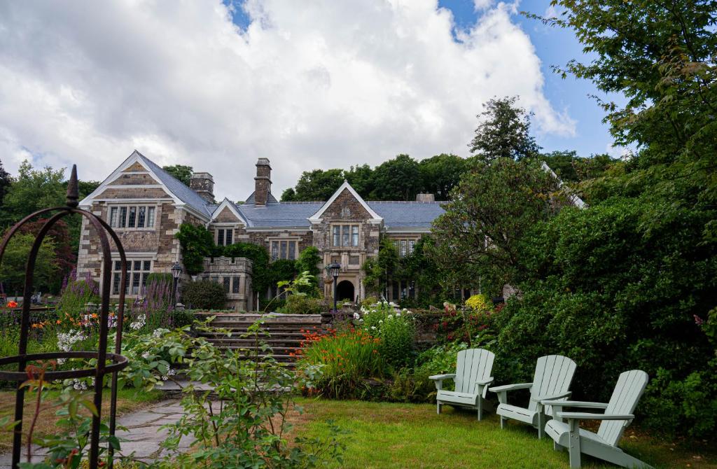 リュートレンチャード マナー ホテル (Lewtrenchard Manor Hotel) 外観