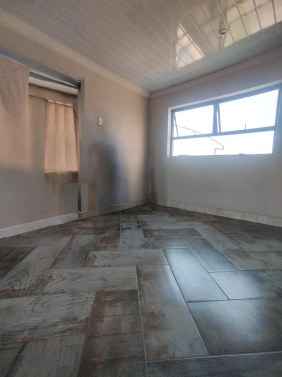 Self serviced cute and comfy nestled in the heart of lenasia, Lenasia