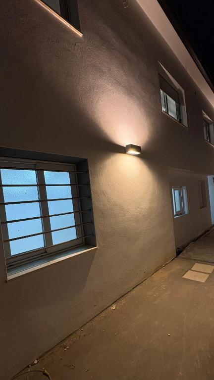 Alma 아파트먼트의 넓은 거실 공간