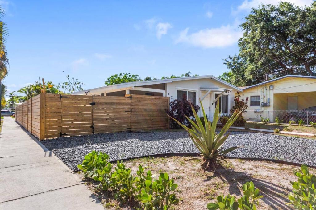 Palm Tree Paradise in Dania Beach, Dania Beach