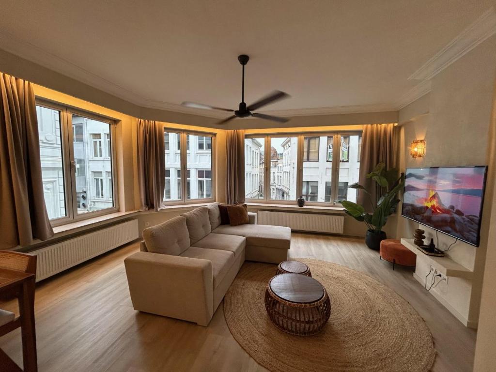 Japandi Lofts - 2 Bedrooms at old city of Antwerp, Antverpy