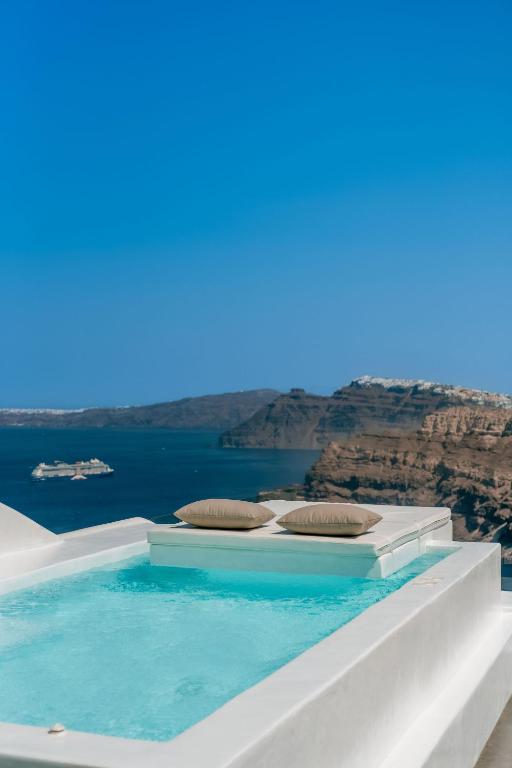 Nelya Suites, Megalokhori