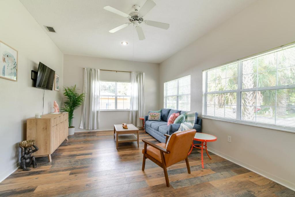 Explore Dtwn Crystal River Walkable Duplex Unit, Crystal River