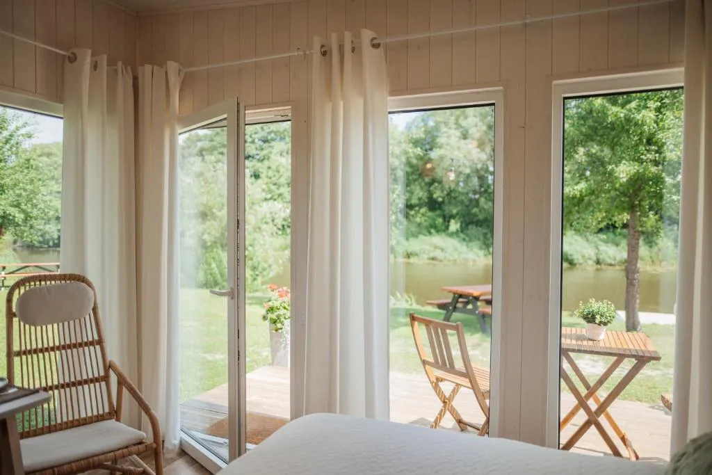 Archers island apartment with HOT TUB, hotel in Liepāja
