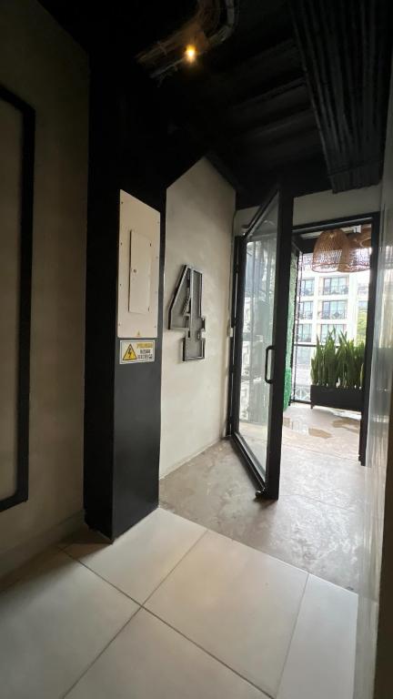 Stylish Stay near Lleras Park - 5