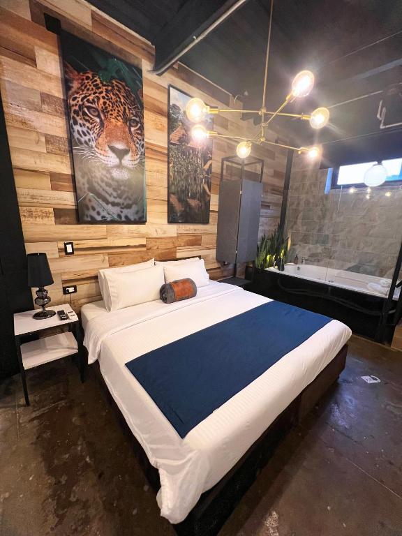 Stylish Stay near Lleras Park - 2