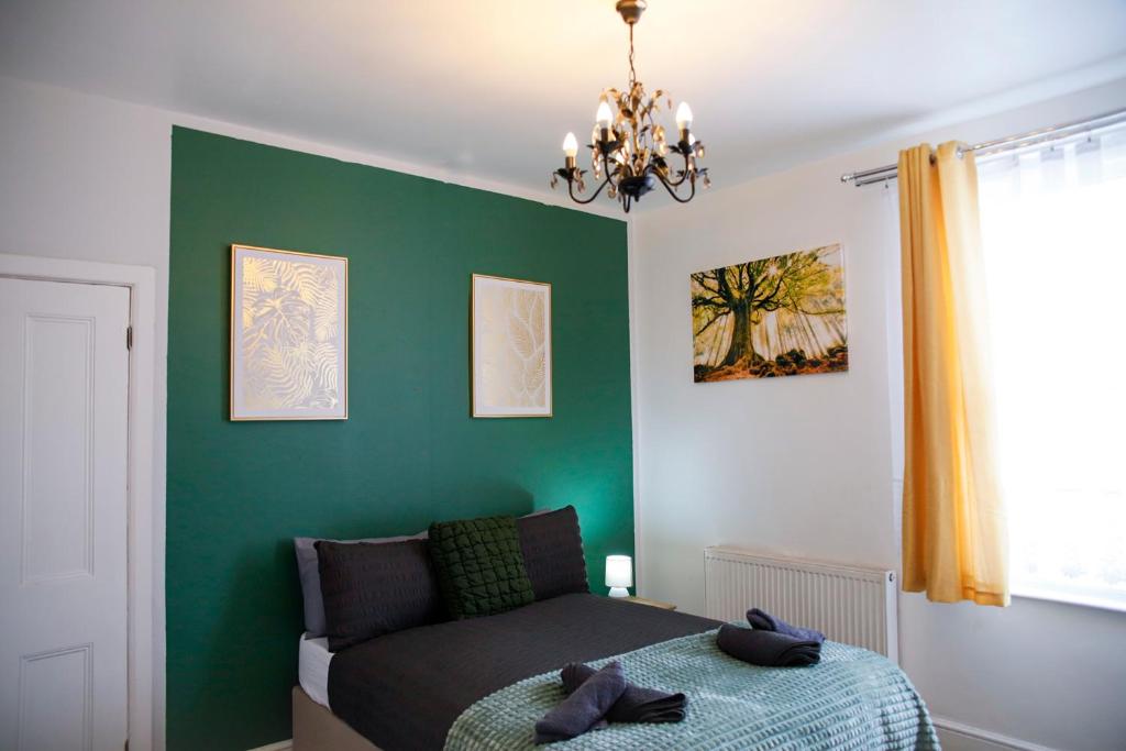 The Eastbourne Suite, FREE CAR PARK, Eastbourne