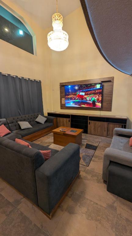 Lujosa Casa - Jacuzzi - BBQ - 15 min Aeropuerto - 3