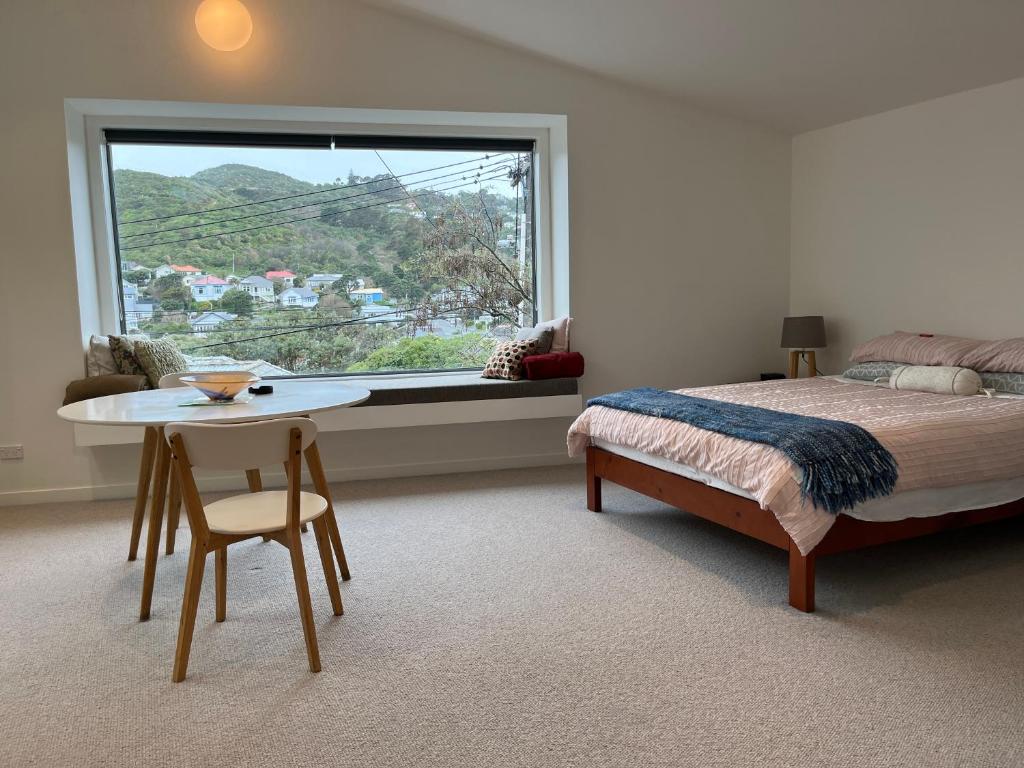 Cosy, new, quiet Island Bay studio, Wellington