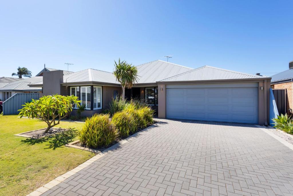 Singleton Impressions, Singleton