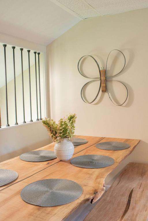 Junior's Suite at JS Hubbs Guest House, Hammondsport