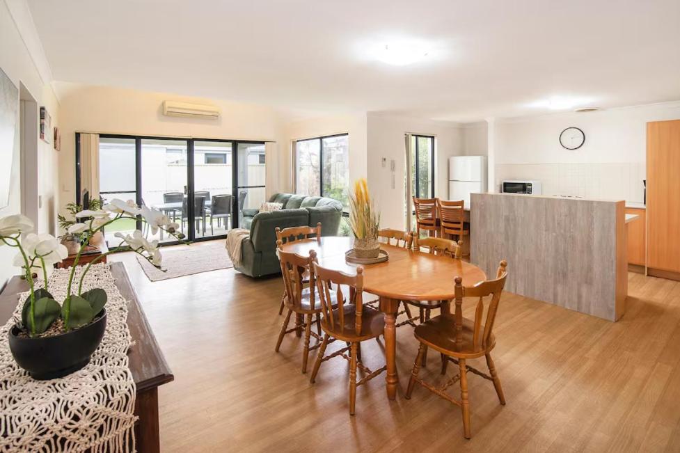 Thomas Place- WIFI, Kayaks, Bikes, Secure Yard, Busselton