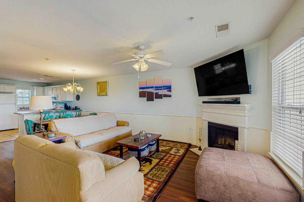 Rolling Acres, Kimberling City