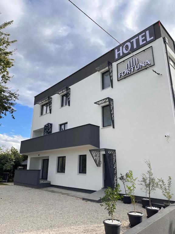 Hotel Fortuna, Gradačac
