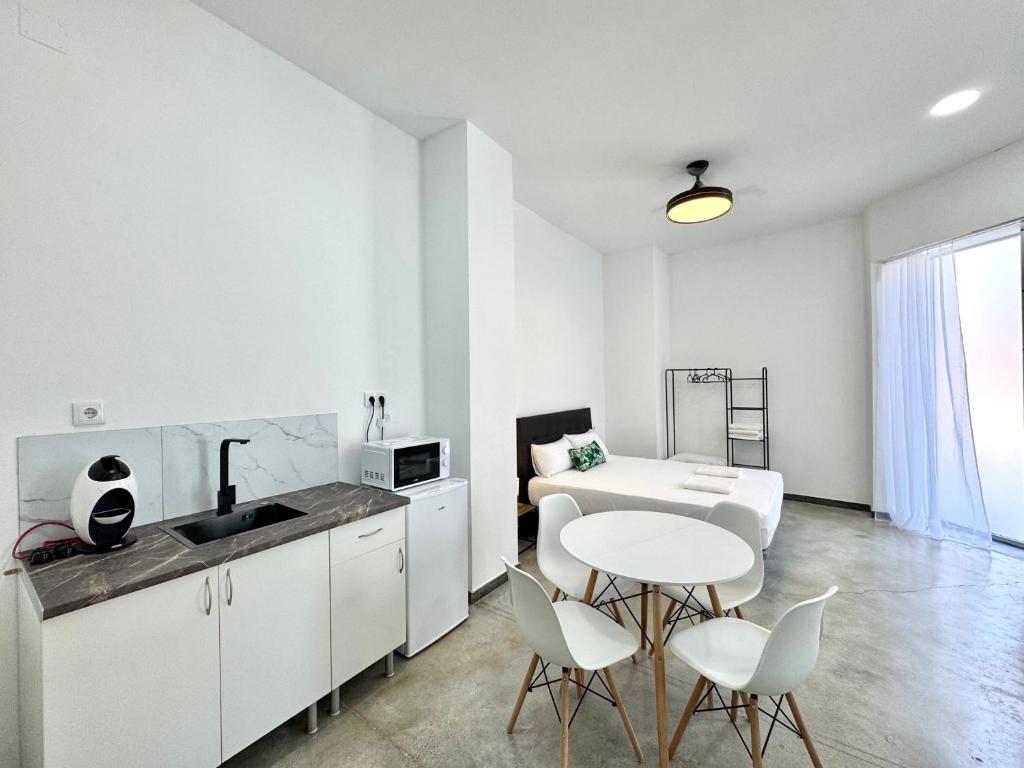 Deshoras Apartments - 2
