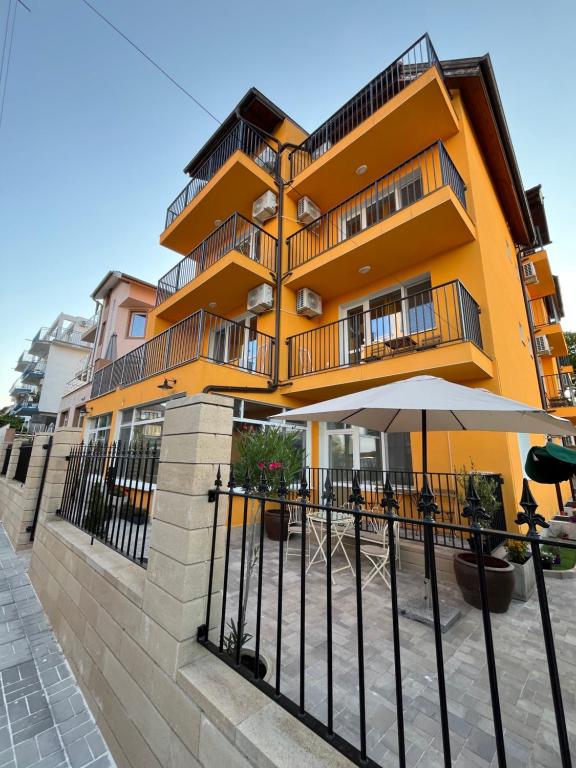 Семеен хотел Brizo, Achtopol