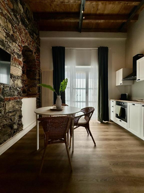 Urban Chic Apartment White - 2