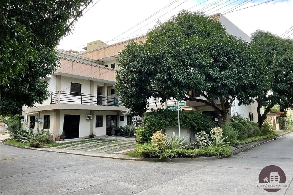 Chateau Cinco Near SM Lanang, hotel v destinaci Davao