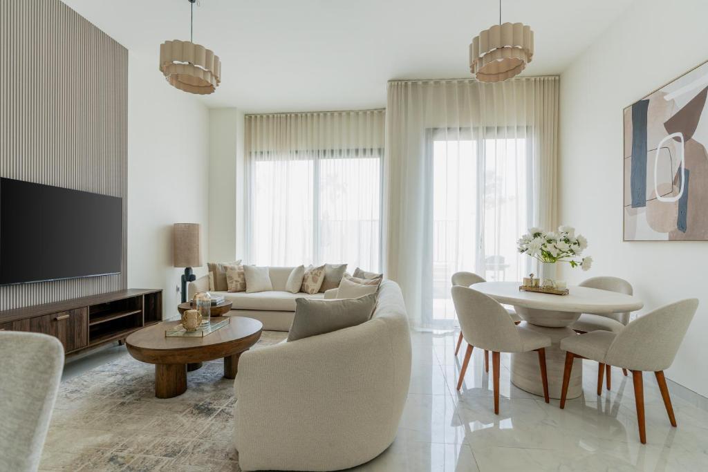 Nasma - RAK Bliss 2BR Villa, Maid Room & Backyard, Rás al-Chajma