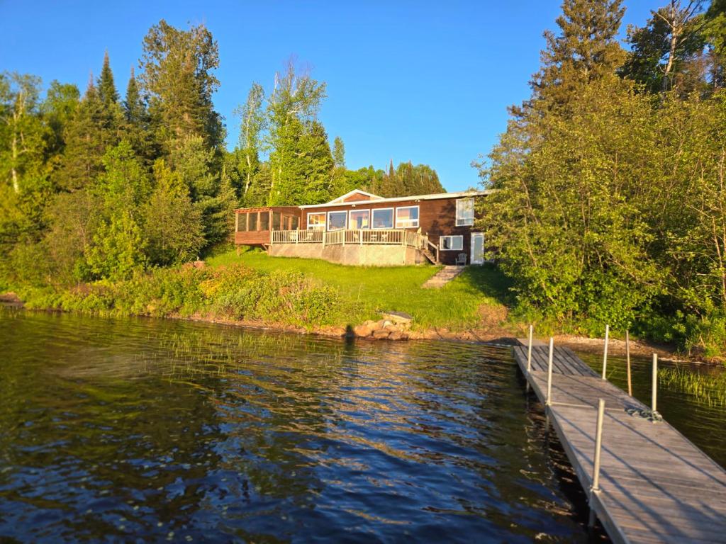 Waterfront with Spa - Havre de l'Auror, Cayamant