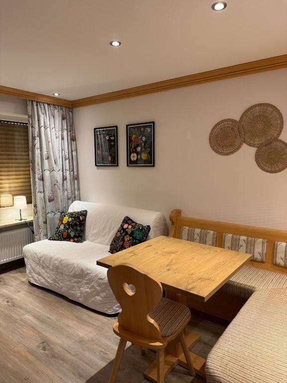 Gemütliche Wohnung mit Bergblick und Terrasse - 3