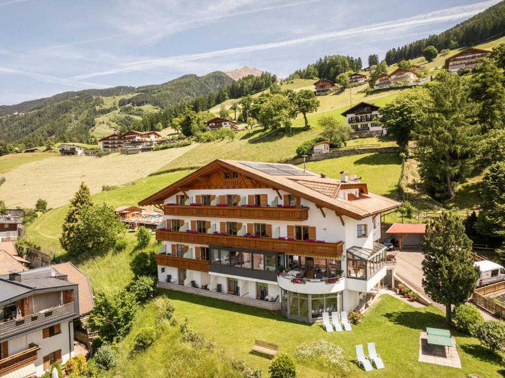 Hotel Garni Alpes - 1