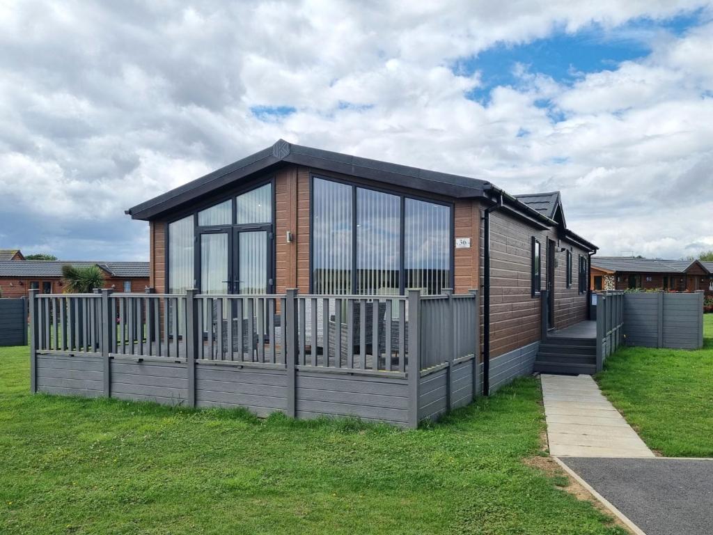 Cedar 36 Hot Tub, Garton