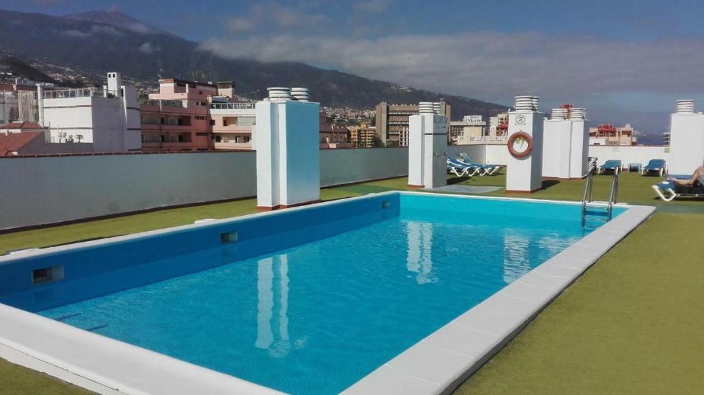 Central Studio with Rooftop Pool - 2