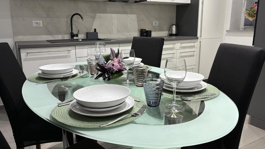 Pri Drevoredu, Prvačina