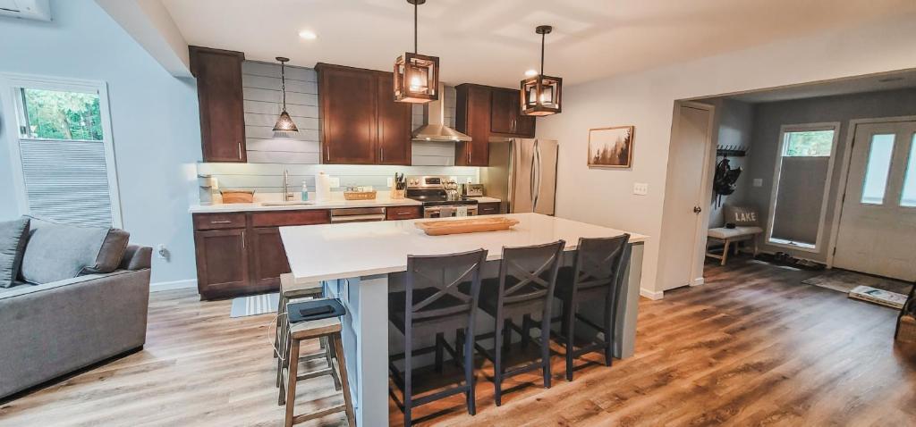 The Lazy Bear - Townhome in Deep Creek, Oakland