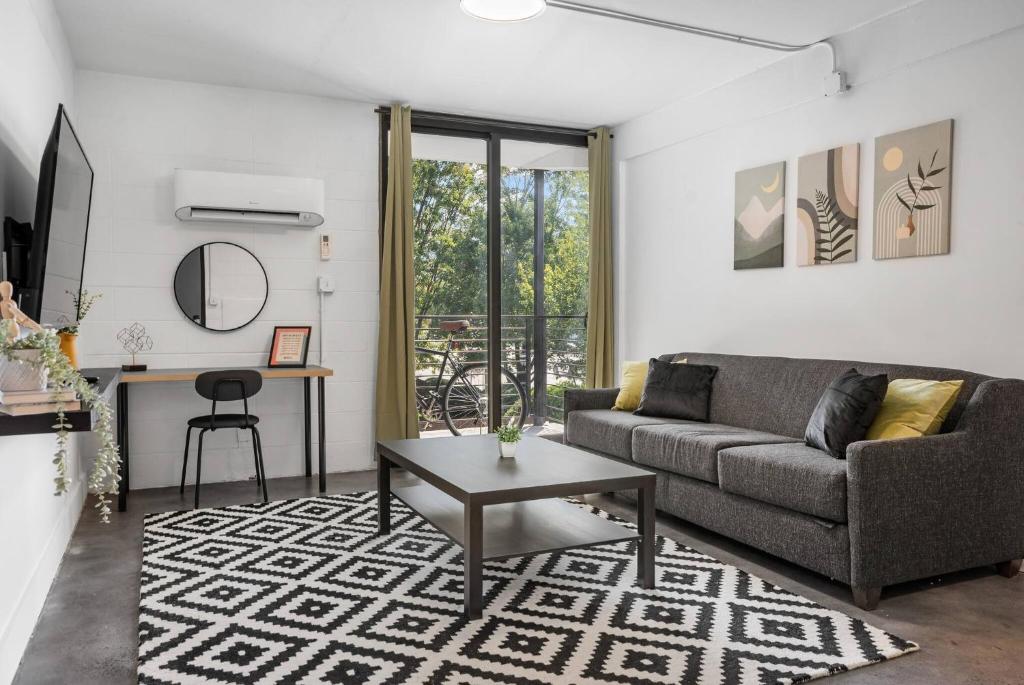 *NEW* The Franni - Workspace / Private Balcony, Atlanta