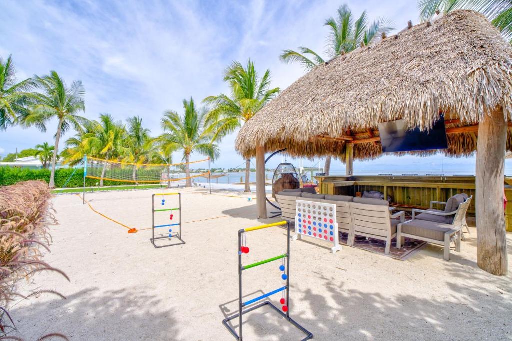 Paradise Point - Luxury Oceanfront Estate - Pool, Dock, Outdoor Kitchen & Family Amenities, Marathon