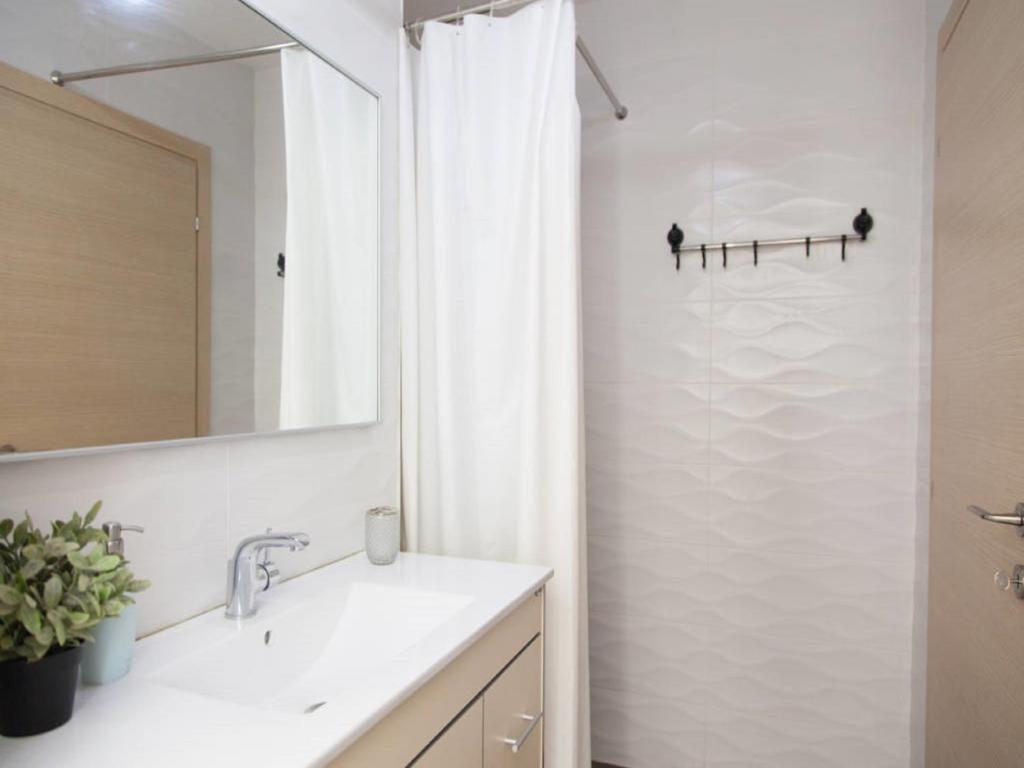 Alona's Apartments photo
