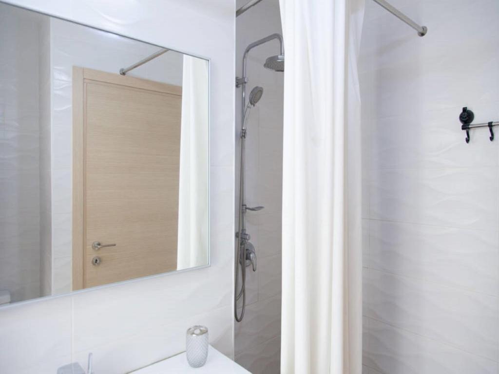 Alona's Apartments photo