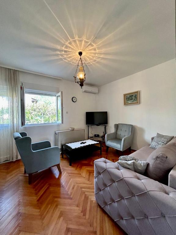 Lazarus Apartment - 5