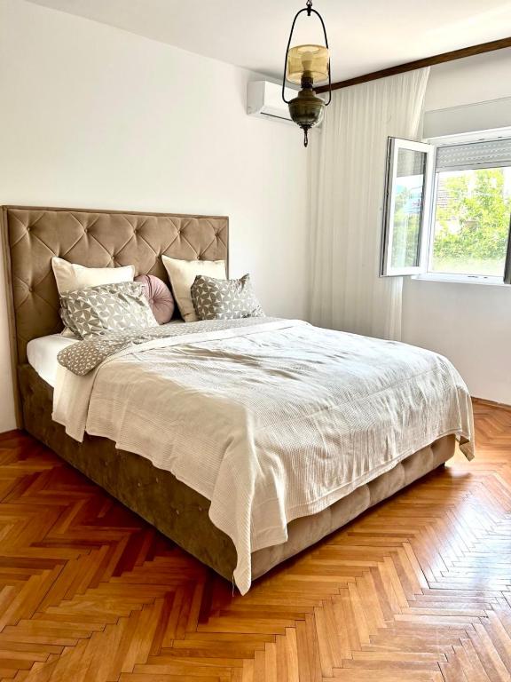Lazarus Apartment - 2