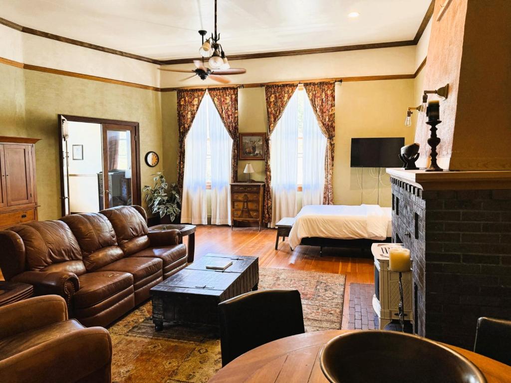 Above the Shot Harrisons Gem, Harrison