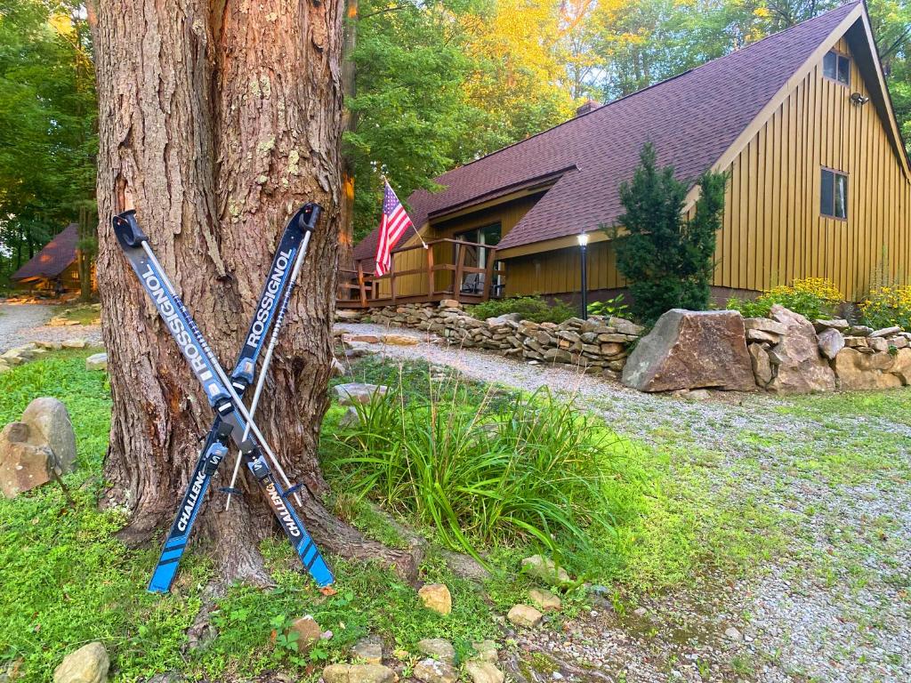 Claycomb Chalets, Champion