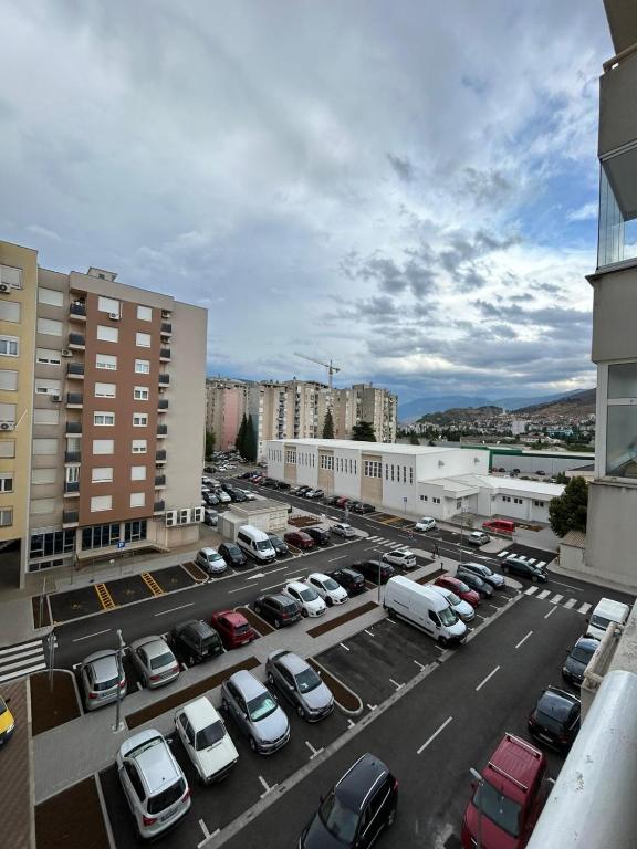 Stan na dan Mostar, Mostar