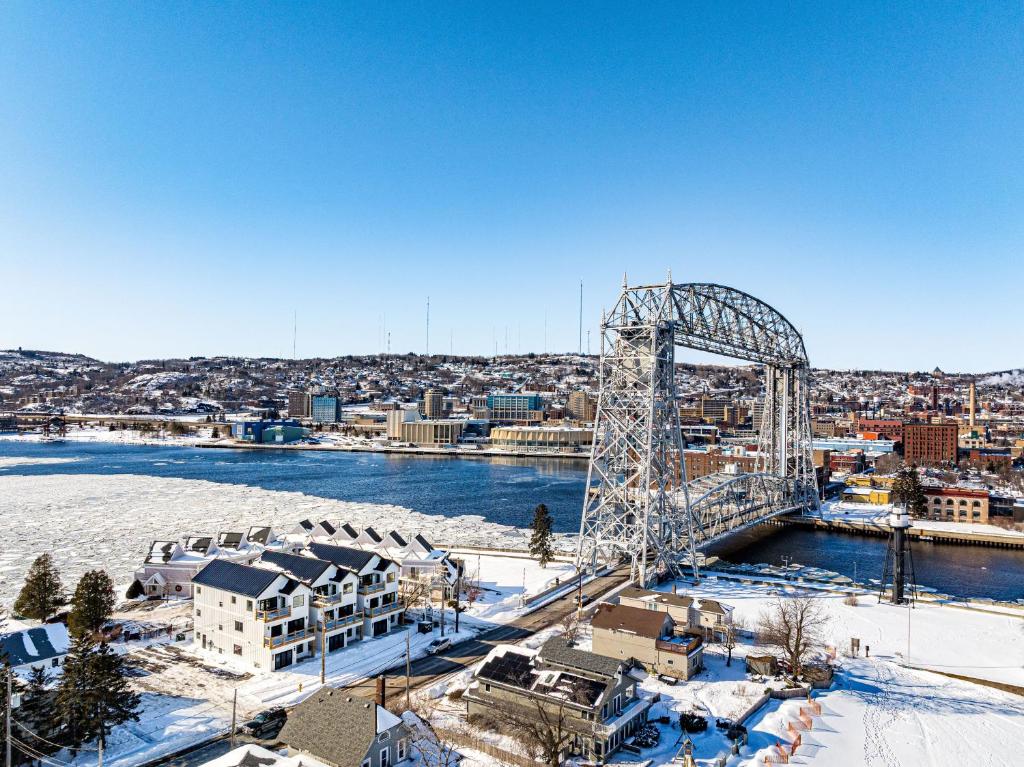 Dragestil 713 Duluth Luxury Condos by Heirloom Boutique Collection, Duluth