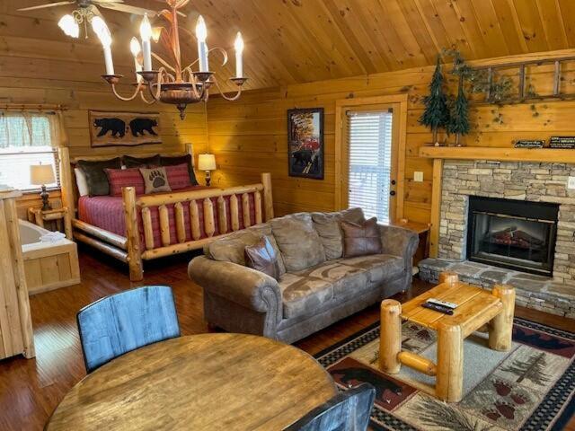 Cuddle Up, Sevierville