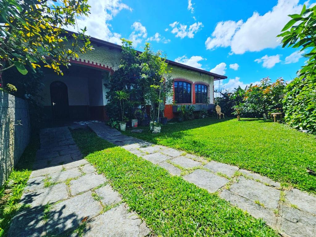 Casa confortável com estacionamento interno, Teresópolis