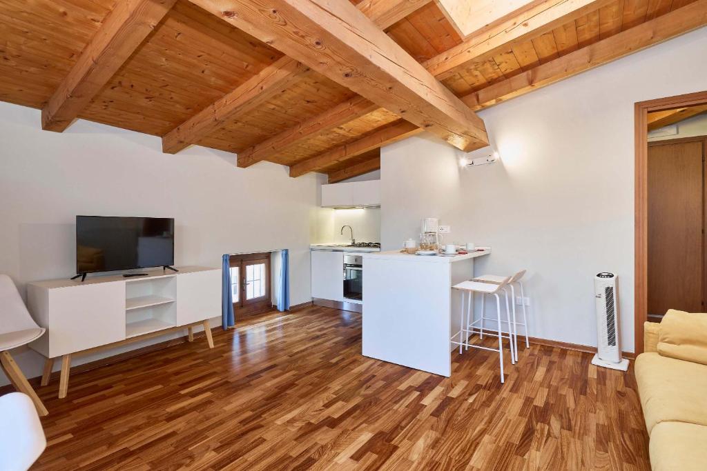 Al Lago Apartments - 1