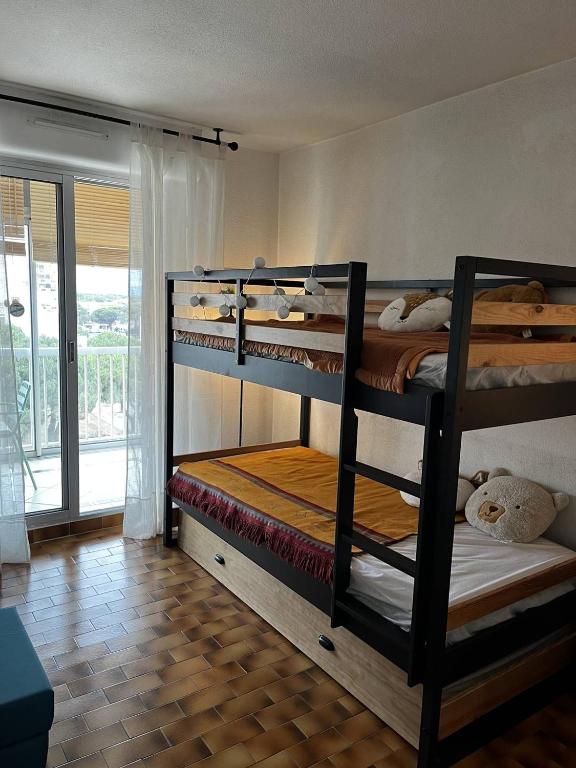 5CANETP36 –T2 avec clim, loggia et vue Marina, à deux pas de la plage - 4